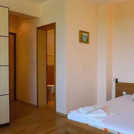 Holiday home роза - Rosa